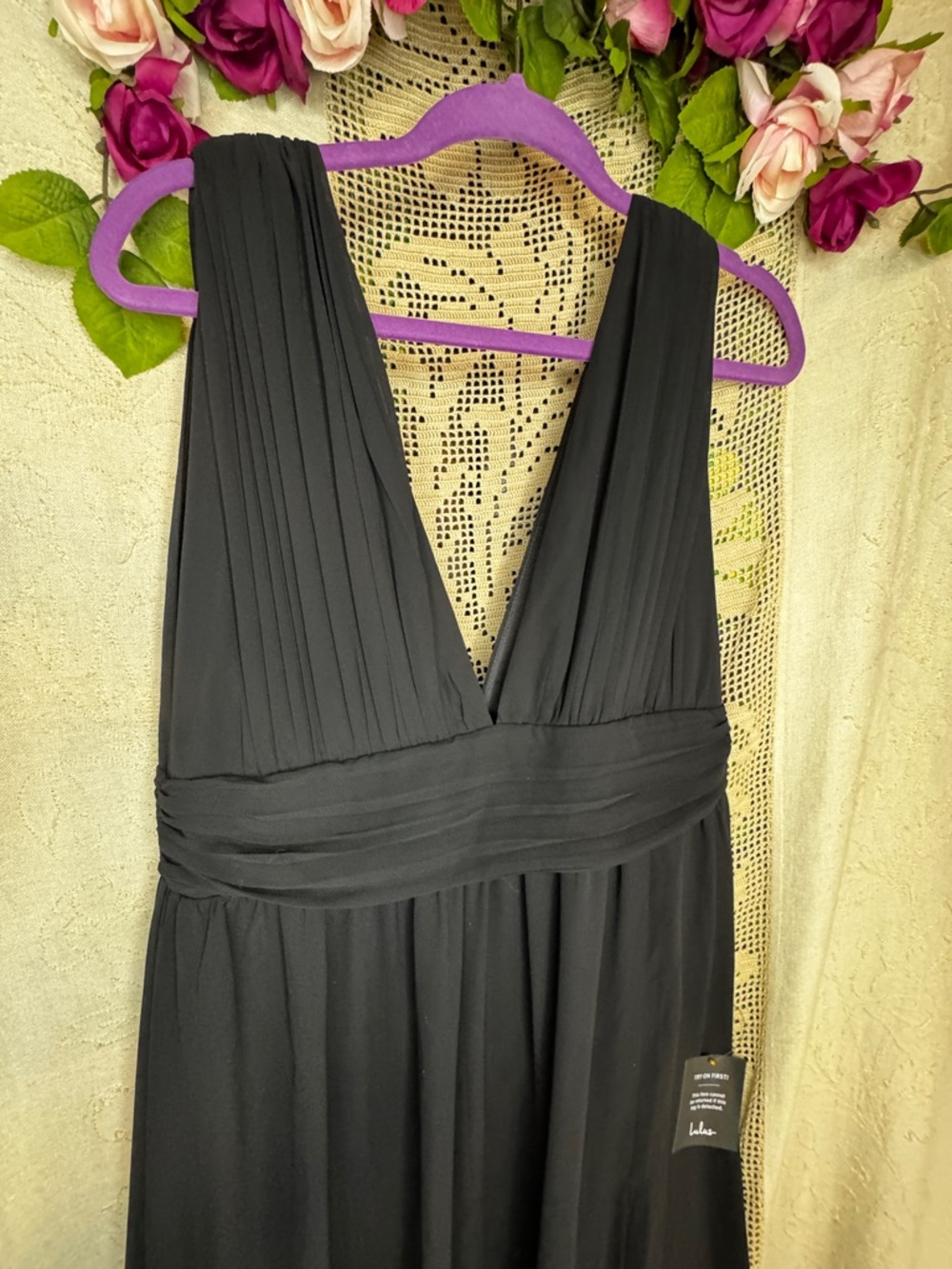 Lulus Black Gown Deep V Neck Sleeveless Floor Length Size L Pleated Waist NWT
